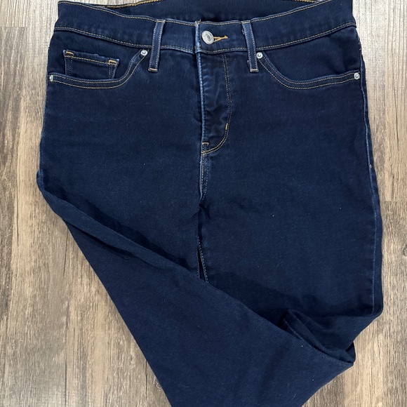 Women’s Levi skinny jeans - Picture 3 of 5